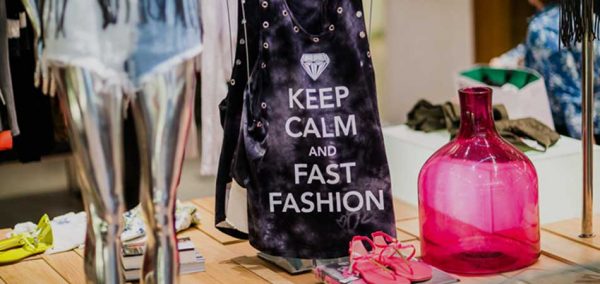 Baixe o app Moda Livre e saiba como são produzidas suas roupas