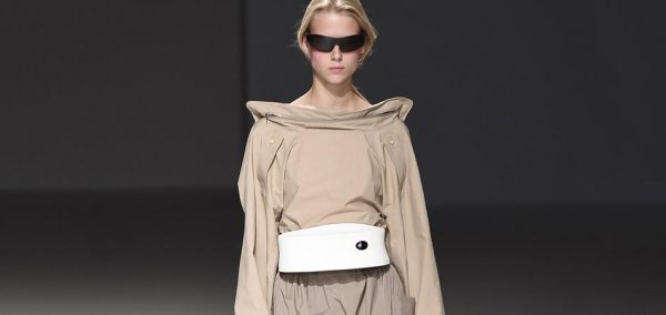 Estresse na passarela? Tecnologia para lidar com ansiedade de Hussein Chalayan