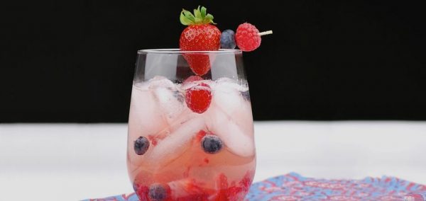 Receita de sangria de vinho branco com frutas vermelhas | Estilo ao Meu Redor