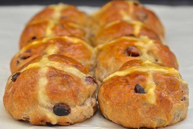 Hot cross buns: pãezinhos veganos doces de Páscoa | Estilo ao Meu Redor