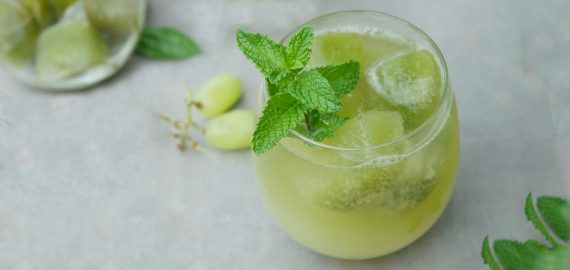 Gelo saborizado de pepino e hortelã para drinks | EAMR Drink da Semana