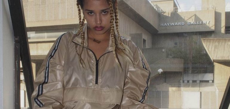 MIA rapper inglesa lança coleção com a estilista dinamarquesa Astrid Anderson